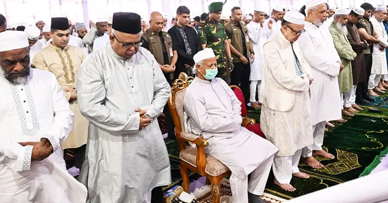 জাতীয় ঈদগাহে ঈদের নামাজ আদায় করলেন প্রধান উপদেষ্টা